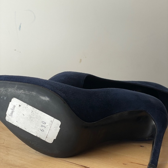 Saint Laurent Navy Blue Suede Pump Size 6.5.      0069 - Picture 3 of 6